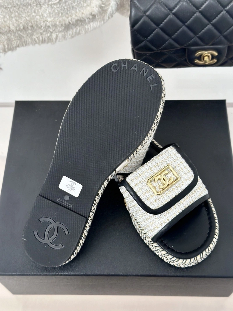 EasyMatch Chxnxl Slippers 132503