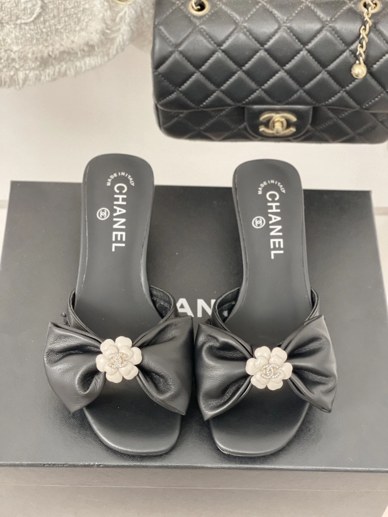 Bright Chxnxl Slippers 132507