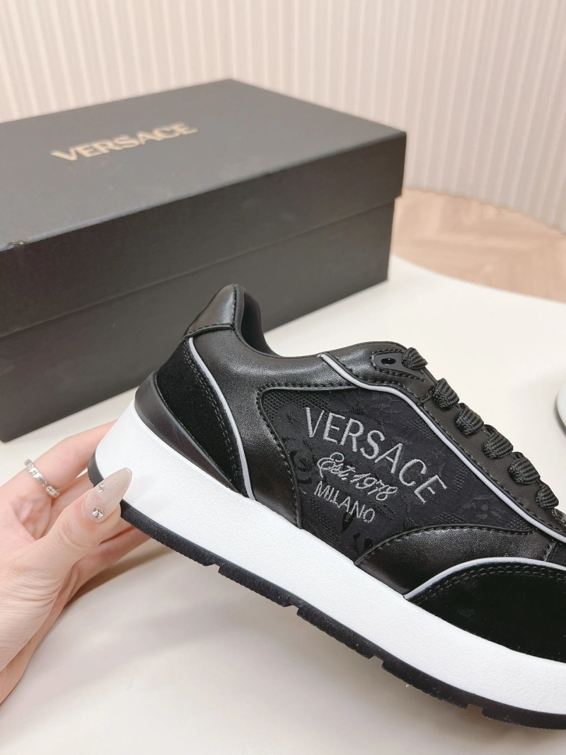 Gxvxnchy Sneakers AllSeason 154588