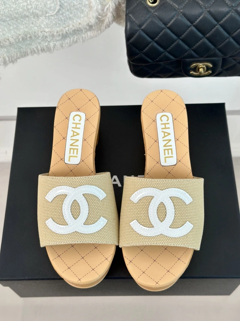 Stylish Chxnxl Slippers 132494