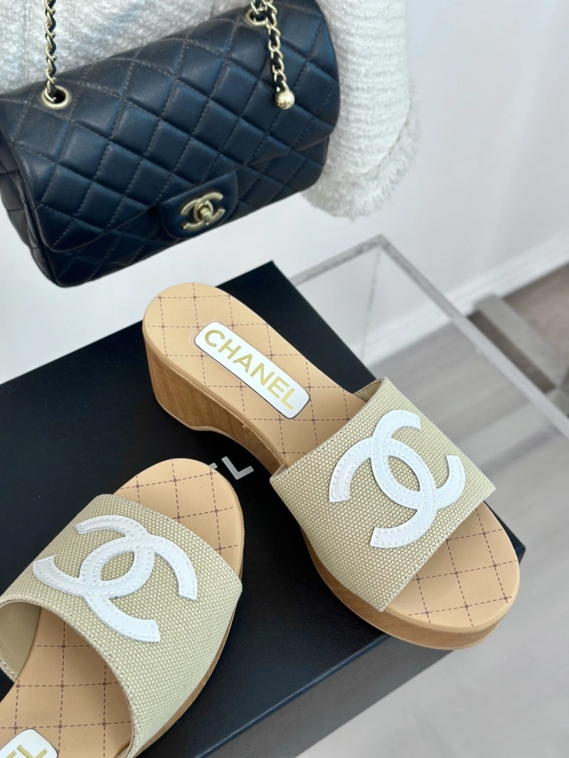Stylish Chxnxl Slippers 132494