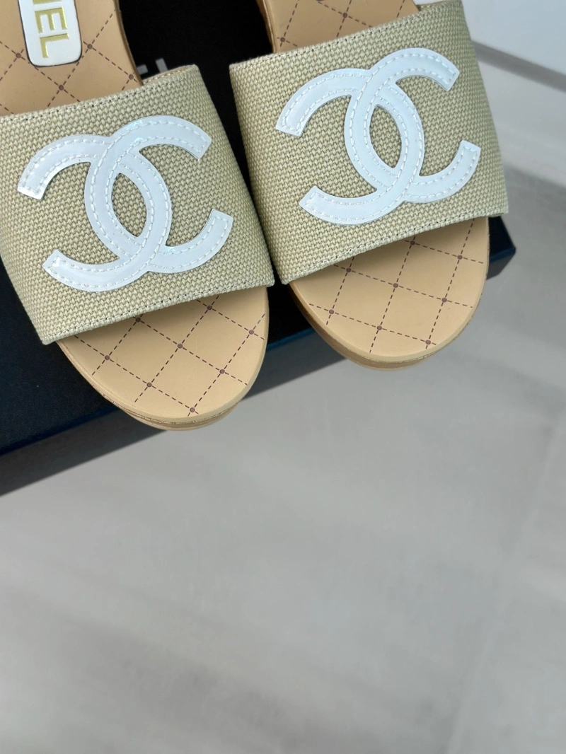Stylish Chxnxl Slippers 132494