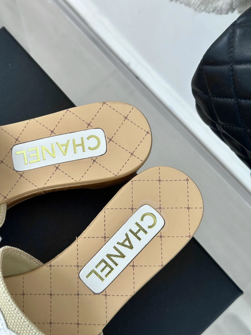 Stylish Chxnxl Slippers 132494