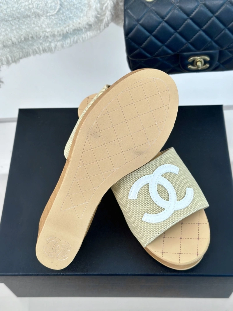 Stylish Chxnxl Slippers 132494