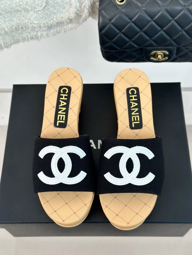 Affordable Chxnxl Slippers 132493