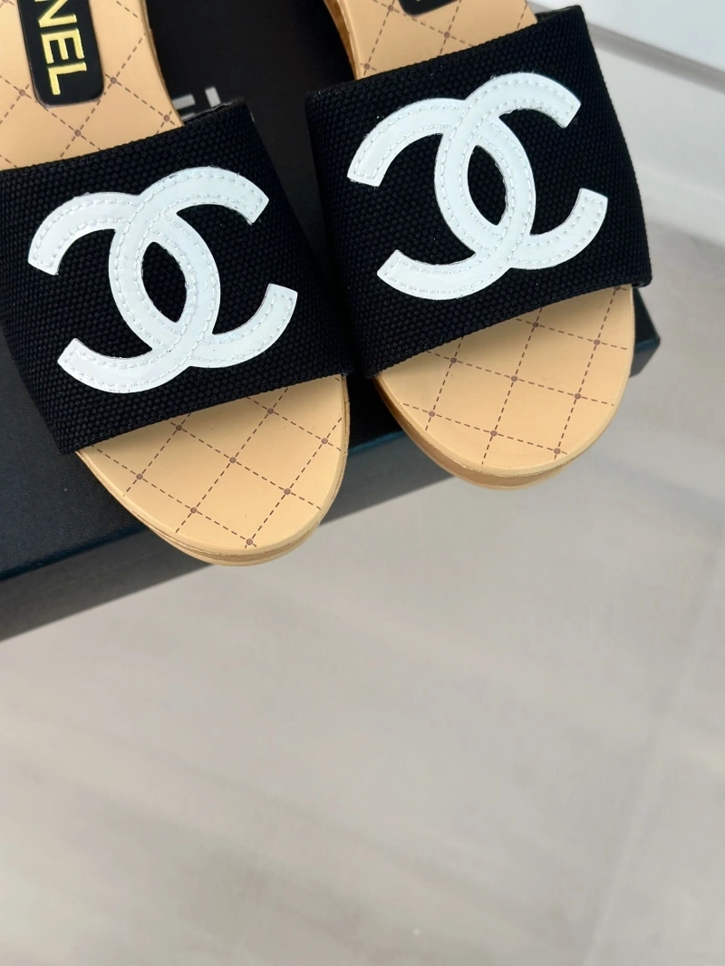 Affordable Chxnxl Slippers 132493