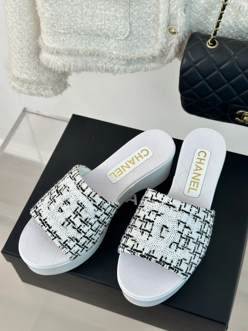 Efficient Chxnxl Slippers 132490