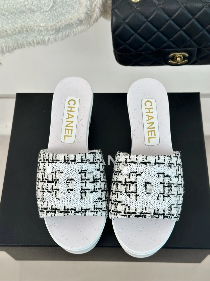 Efficient Chxnxl Slippers 132490