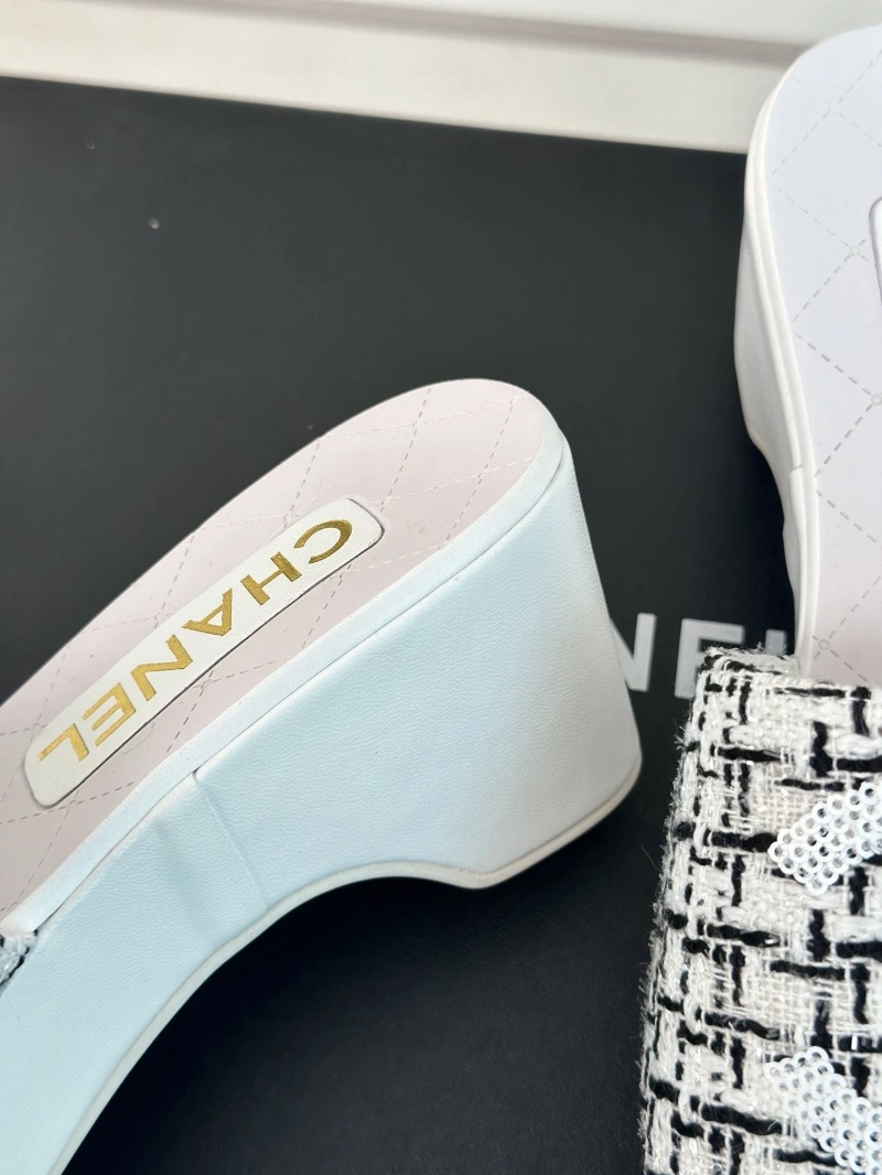 Efficient Chxnxl Slippers 132490