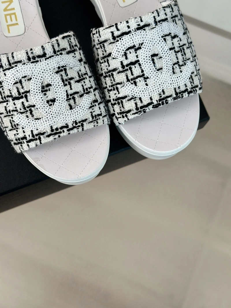 Efficient Chxnxl Slippers 132490