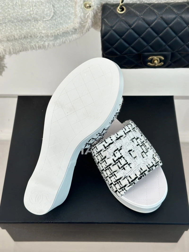 Efficient Chxnxl Slippers 132490