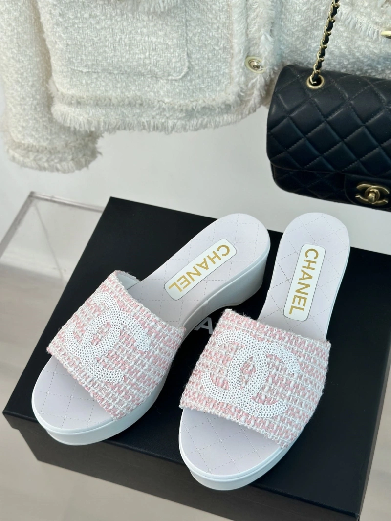 Unique Chxnxl Slippers 132488
