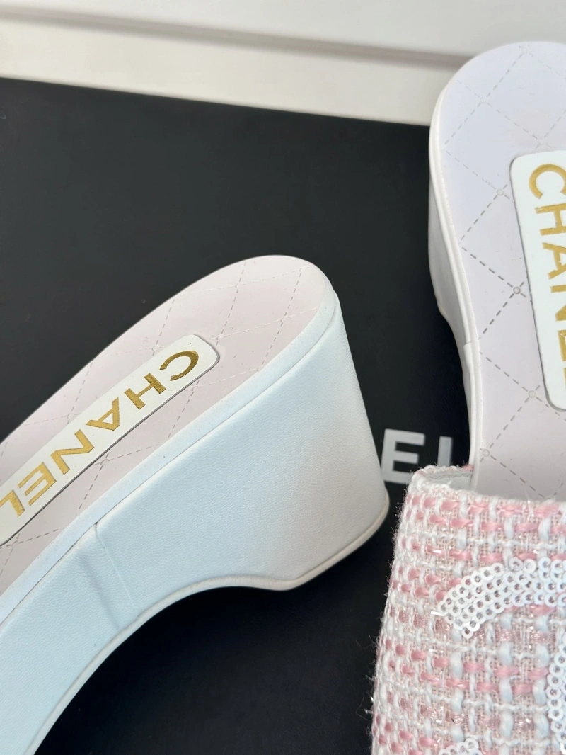 Unique Chxnxl Slippers 132488