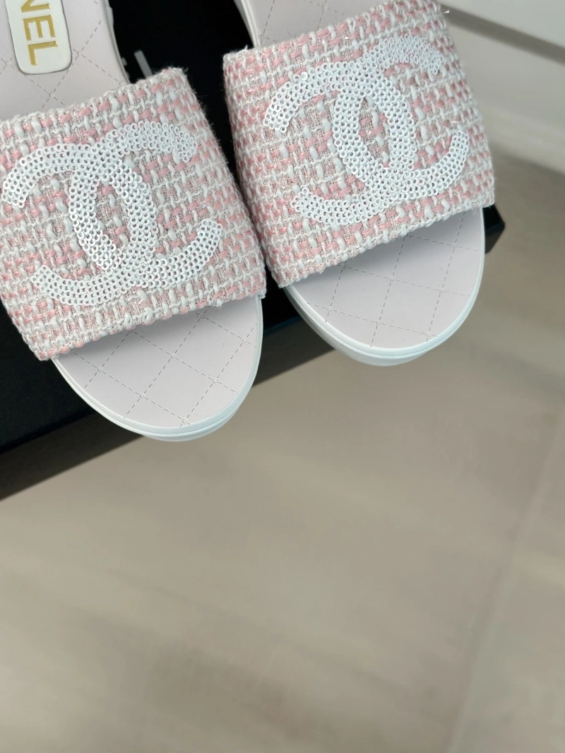 Unique Chxnxl Slippers 132488