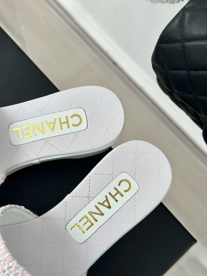 Unique Chxnxl Slippers 132488