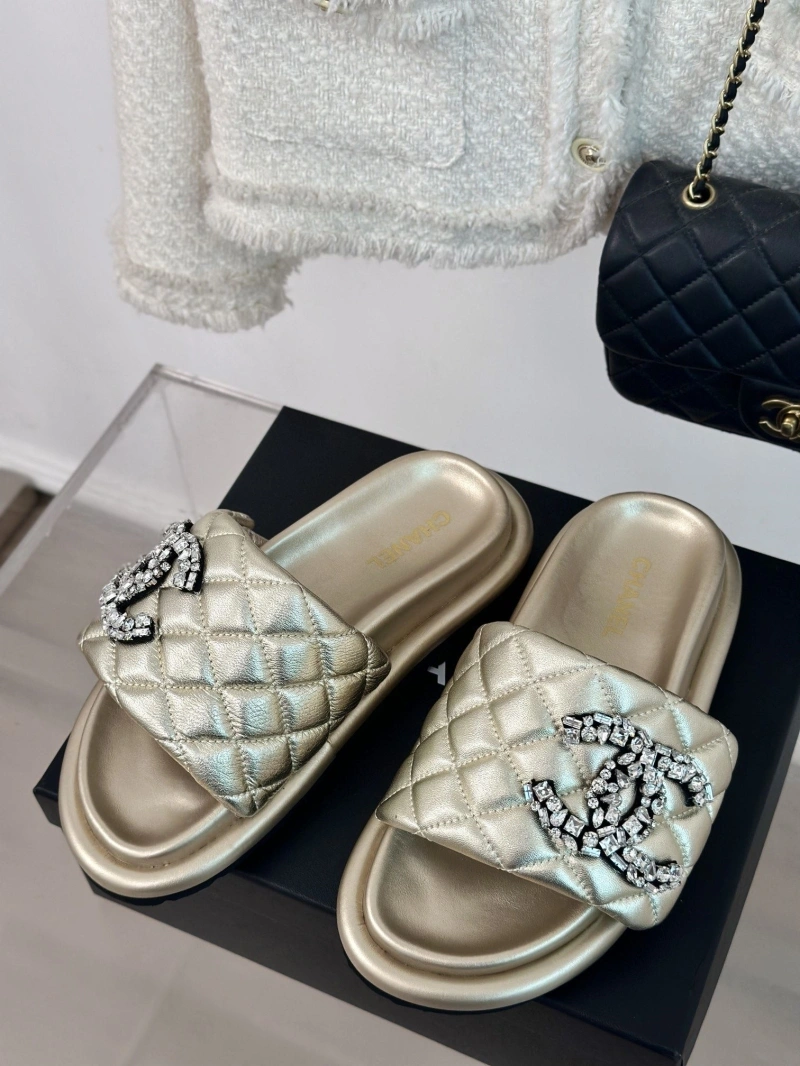 ModernLook Chxnxl Slippers 132479