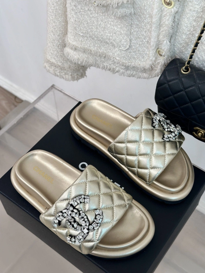ModernLook Chxnxl Slippers 132479