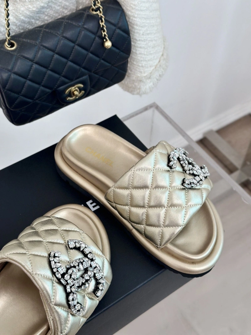 ModernLook Chxnxl Slippers 132479