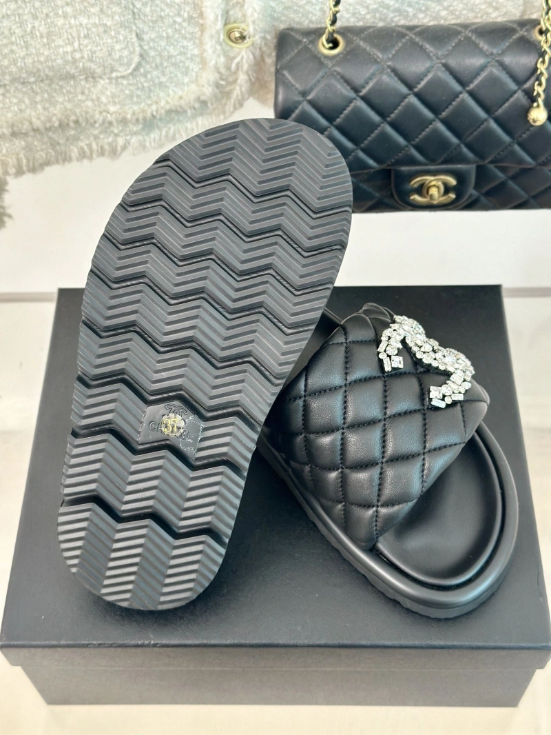 Resilient Chxnxl Slippers 132481