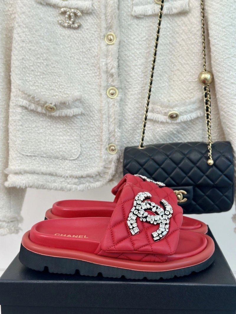 Versatile Chxnxl Slippers 132478