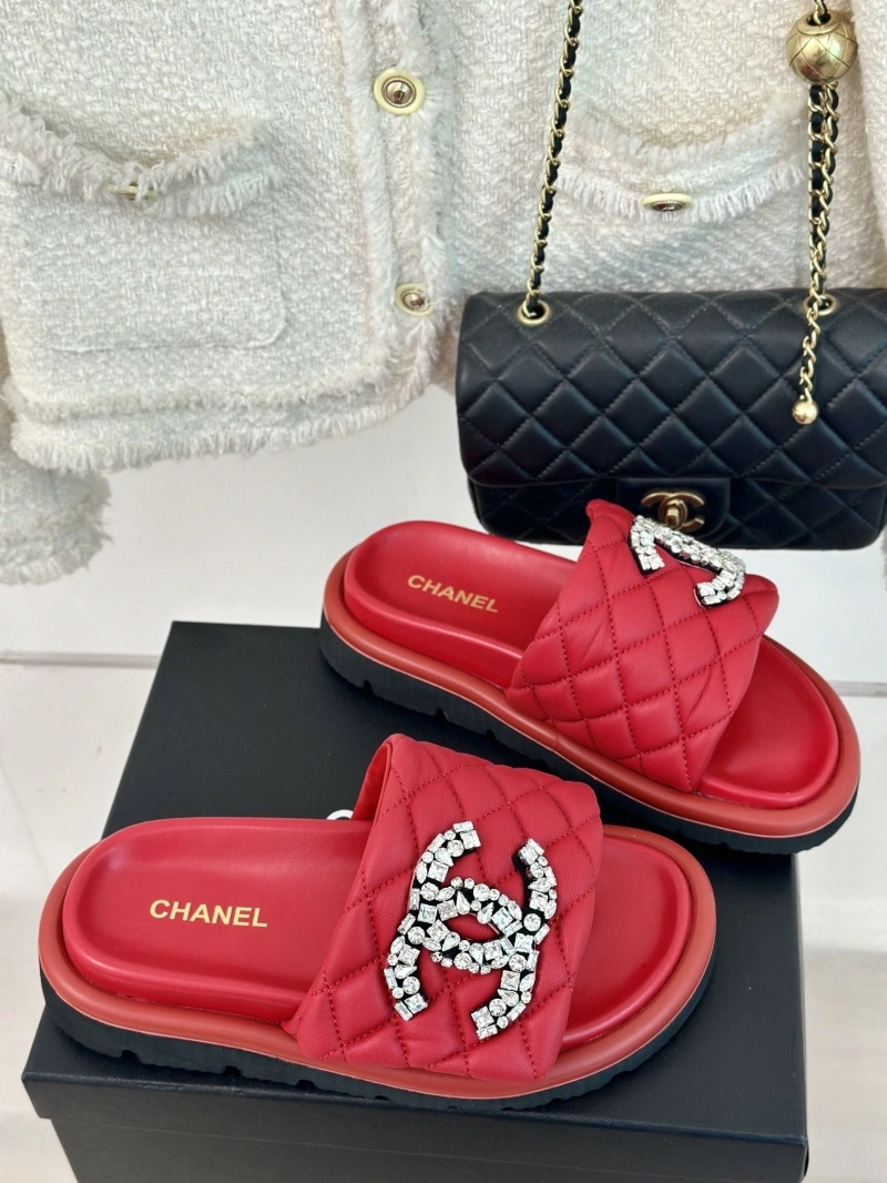 Versatile Chxnxl Slippers 132478