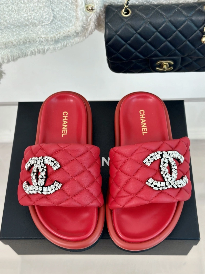 Versatile Chxnxl Slippers 132478
