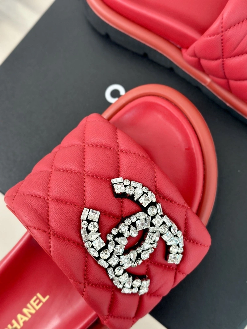 Versatile Chxnxl Slippers 132478