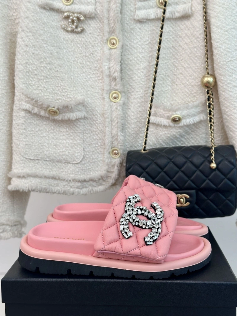 Vibrant Chxnxl Slippers 132477