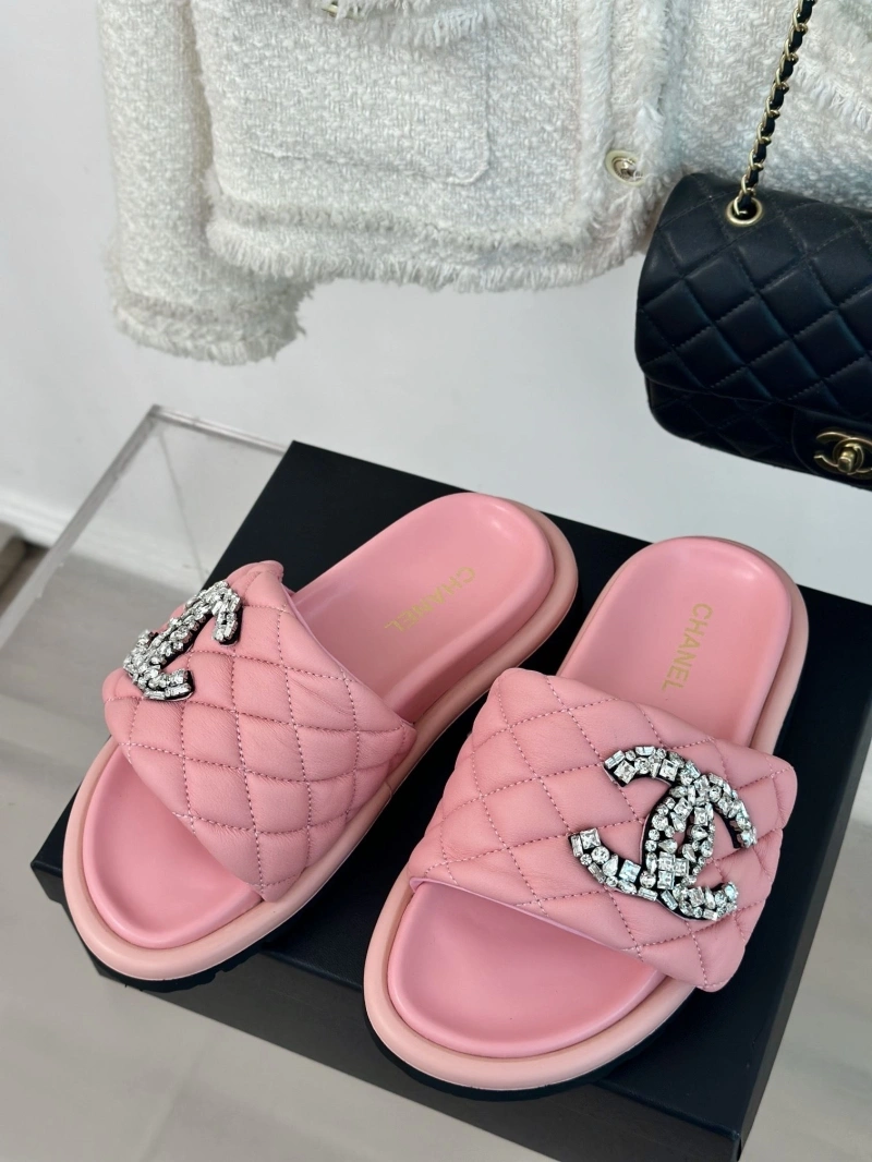 Vibrant Chxnxl Slippers 132477