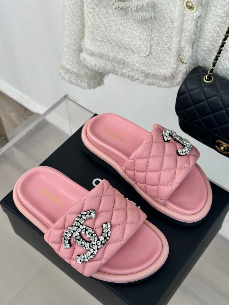 Vibrant Chxnxl Slippers 132477