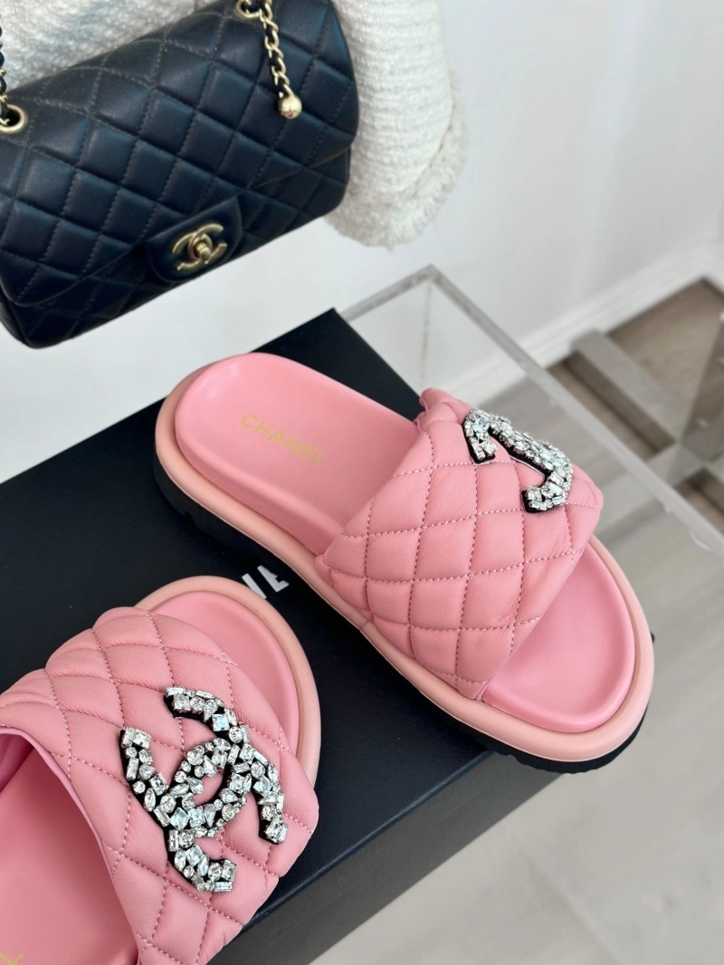 Vibrant Chxnxl Slippers 132477