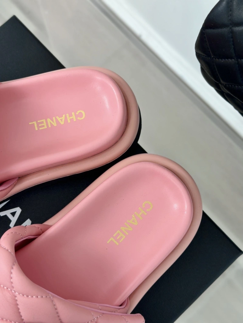 Vibrant Chxnxl Slippers 132477