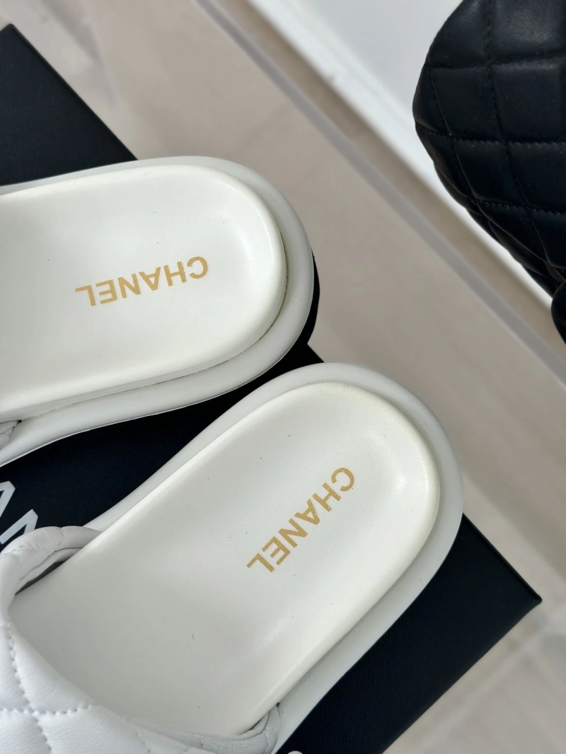 Breathable Chxnxl Slippers 132443
