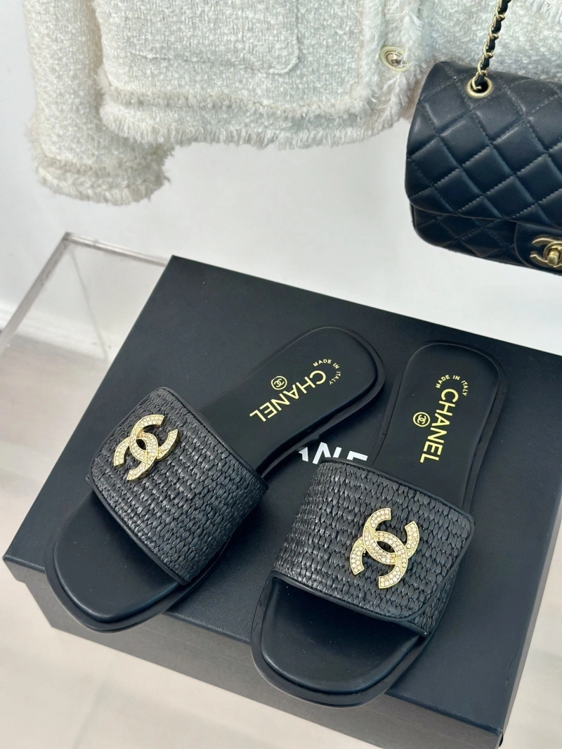 Durable Chxnxl Slippers 132441
