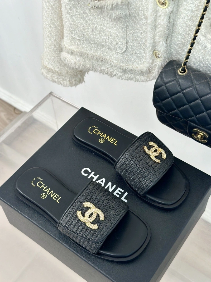 Durable Chxnxl Slippers 132441