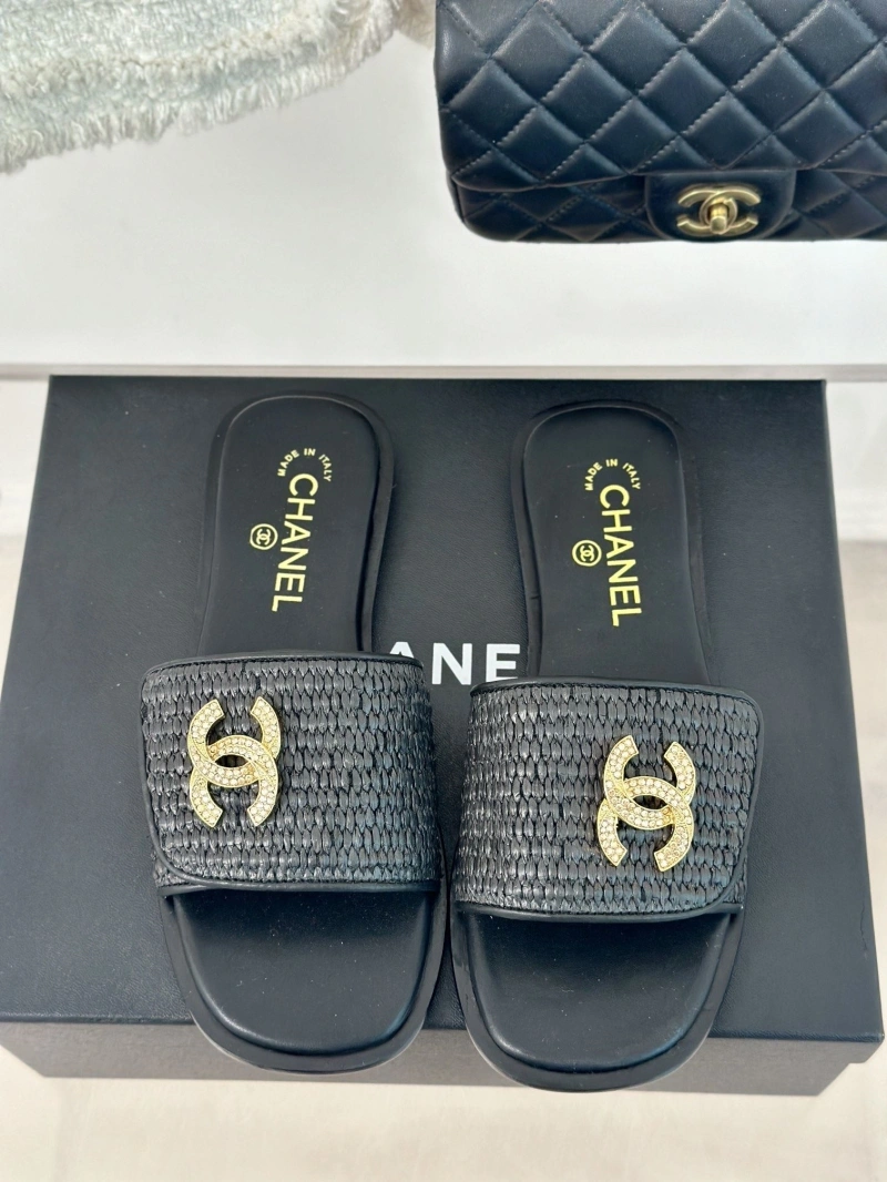 Durable Chxnxl Slippers 132441