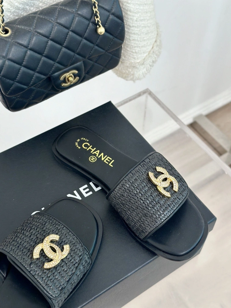 Durable Chxnxl Slippers 132441