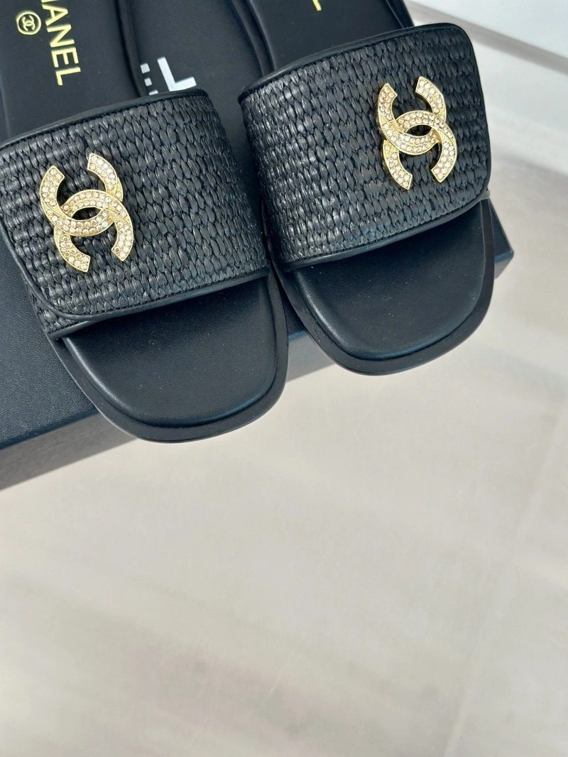 Durable Chxnxl Slippers 132441