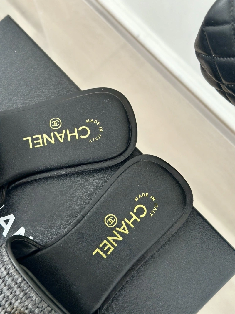 Durable Chxnxl Slippers 132441
