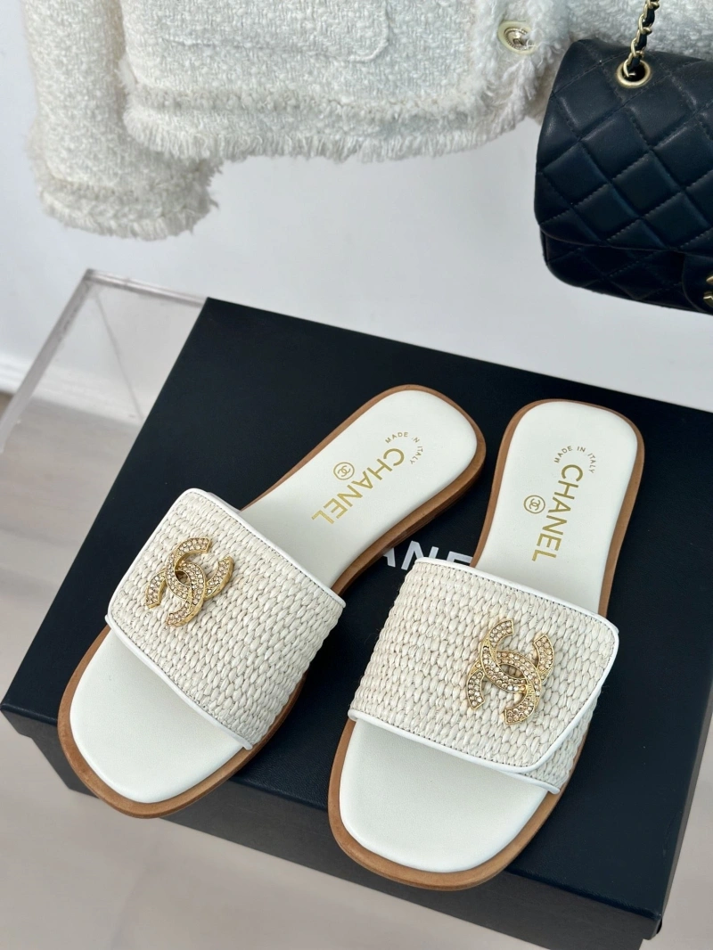 DailyWear Chxnxl Slippers 132444