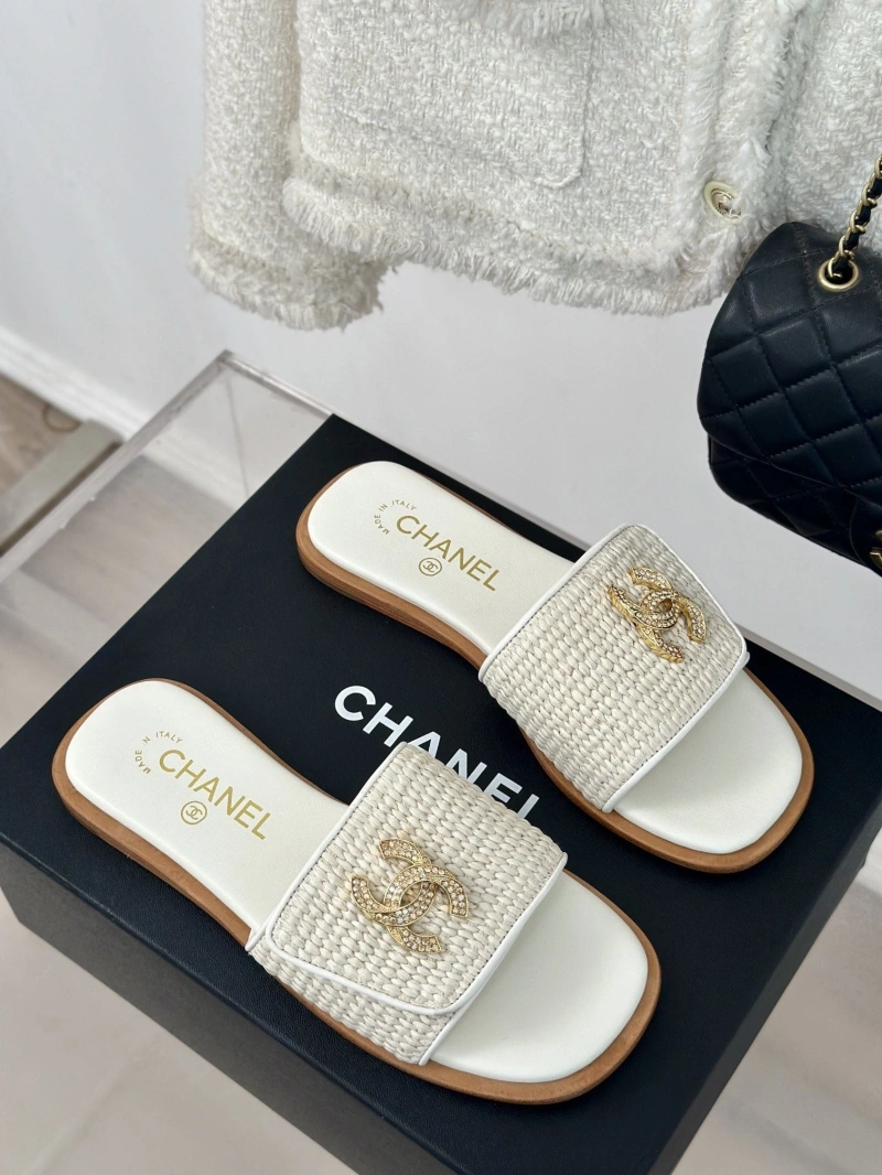 DailyWear Chxnxl Slippers 132444