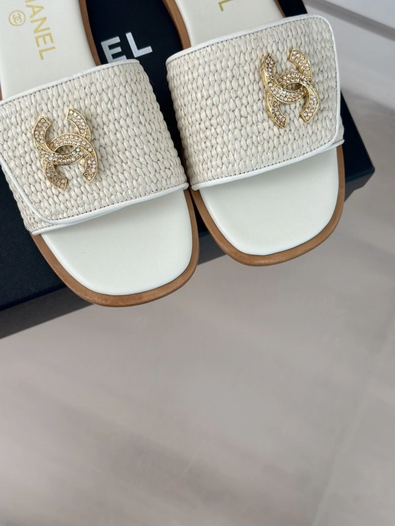 DailyWear Chxnxl Slippers 132444