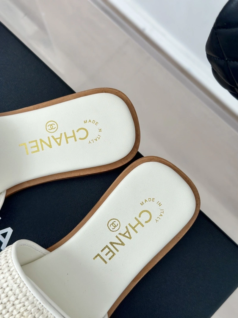 DailyWear Chxnxl Slippers 132444
