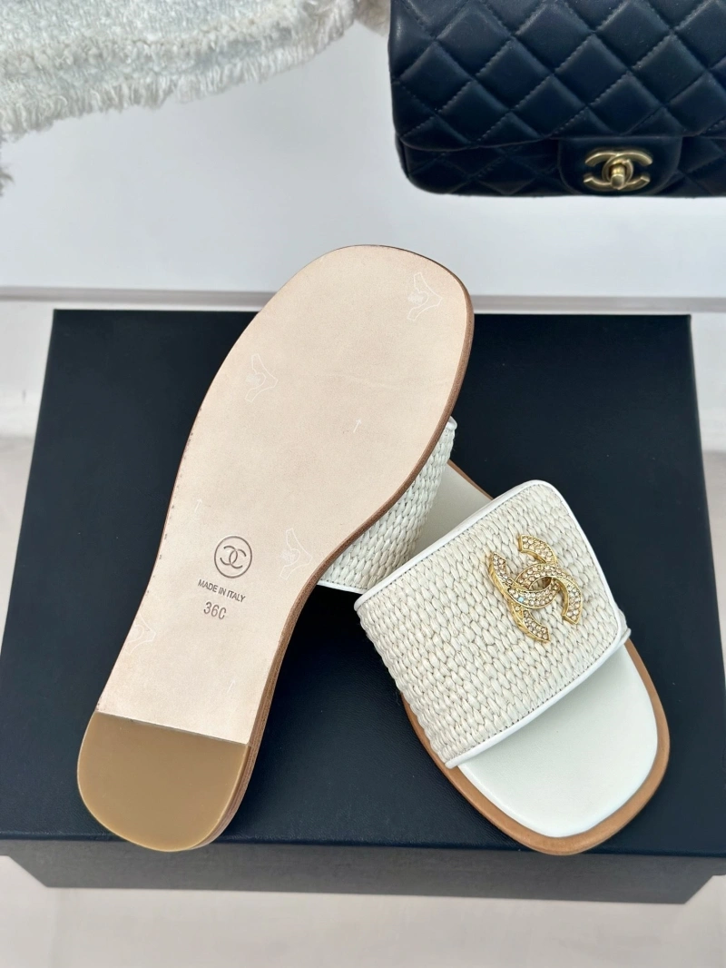 DailyWear Chxnxl Slippers 132444