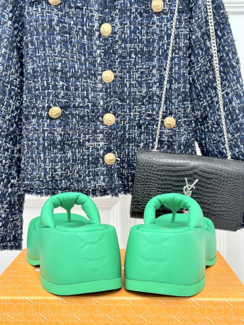 EyeCatching Othxr Slippers 216624
