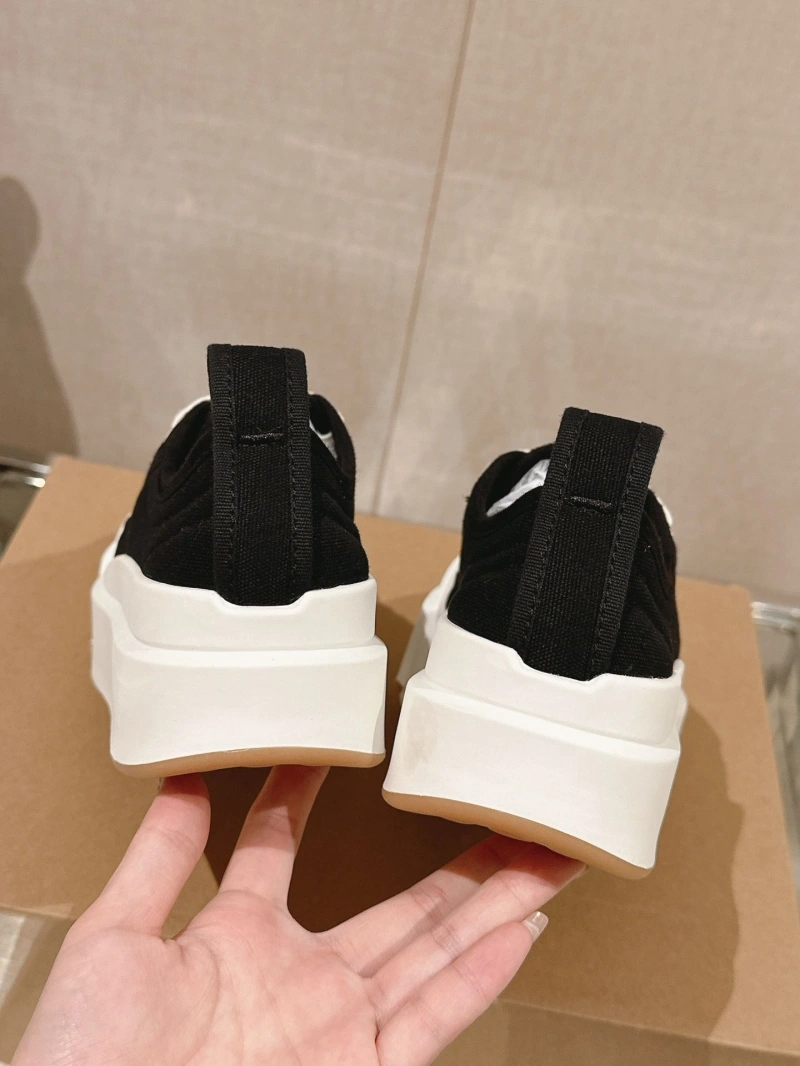 Classic Bxttxga Vxnxta Casual Shoes 113247