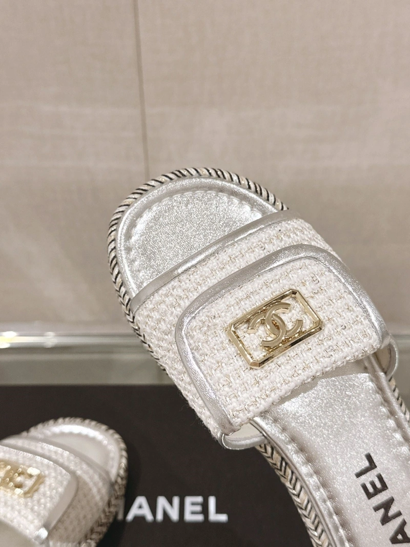 Resilient Chxnxl Slippers 132454