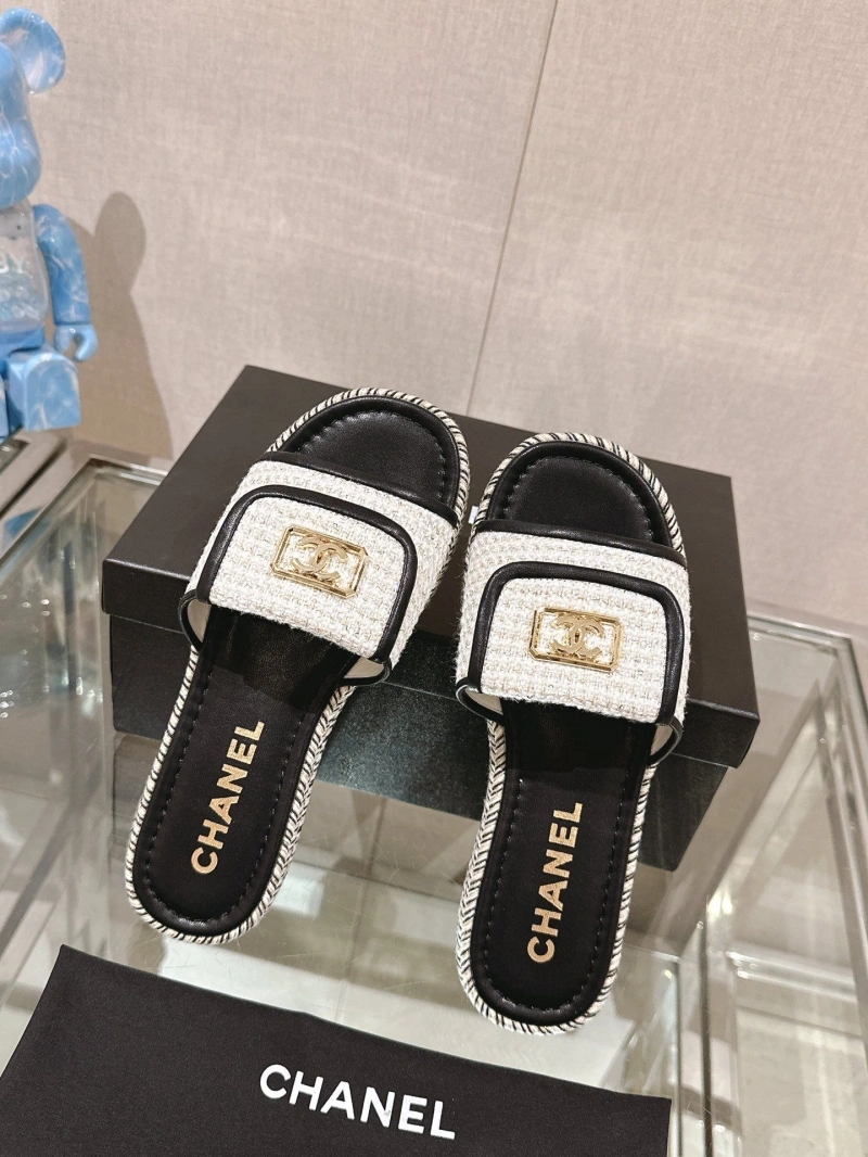 Stylish Chxnxl Slippers 132450