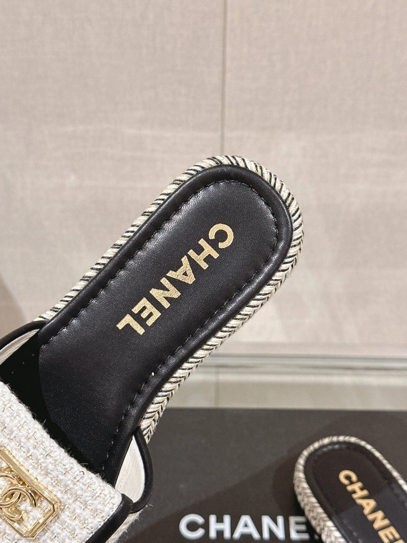 Stylish Chxnxl Slippers 132450