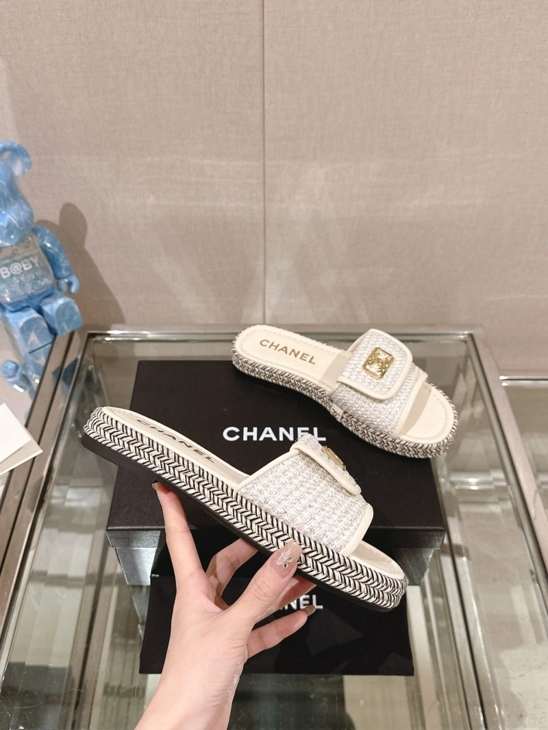 Durable Chxnxl Slippers 132463